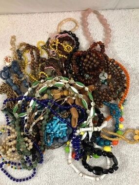 Costume Jewelry Lot Of Necklaces 3.5 pounds